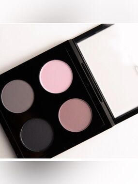 VINTAGE | MAC Cosmetics Daphne Guinness for MAC | Interior Design Shadow Quad